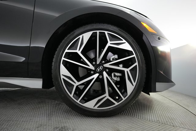 2023 Hyundai IONIQ 6 — photo 16 of 21