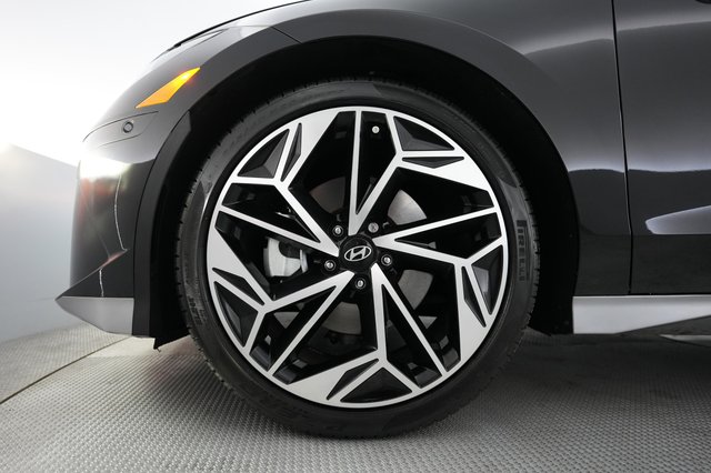 2023 Hyundai IONIQ 6 — photo 7 of 21