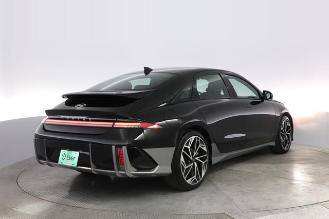 2023 Hyundai IONIQ 6 — photo 2 of 21