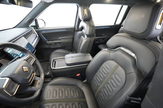 2023 Rivian R1S — photo 3 of 24