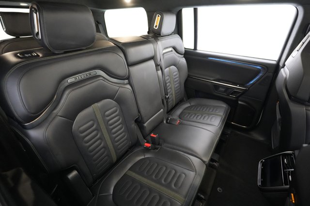 2023 Rivian R1S — photo 4 of 24