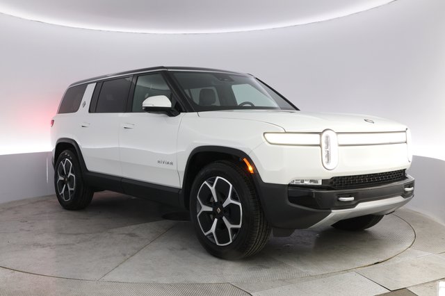 2023 Rivian R1S — photo 10 of 24