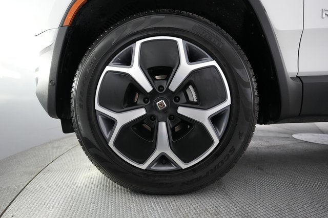 2023 Rivian R1S — photo 7 of 24