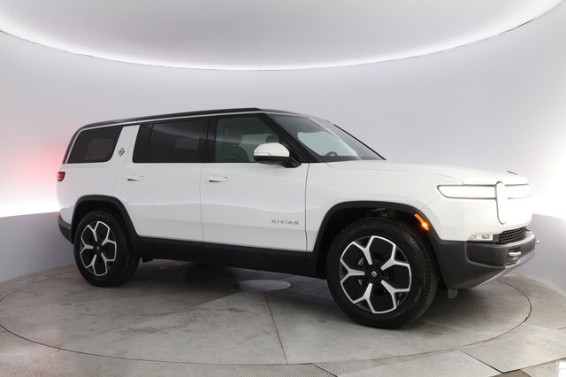 2023 Rivian R1S — photo 11 of 24