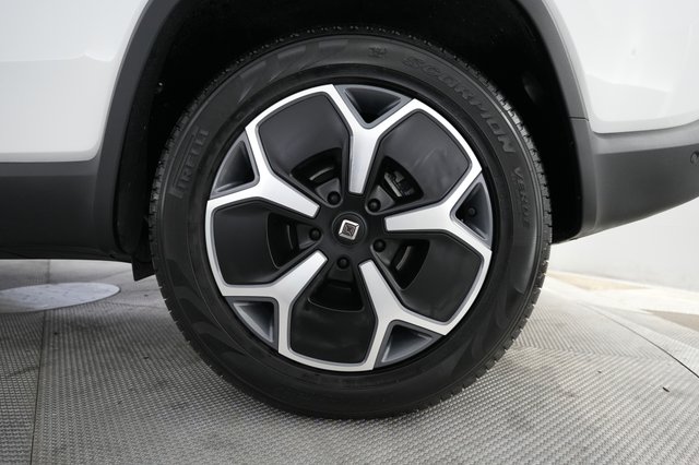 2023 Rivian R1S — photo 15 of 24
