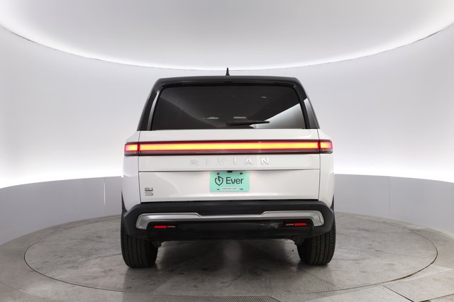 2023 Rivian R1S — photo 12 of 24