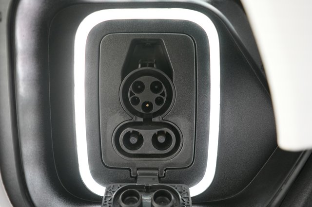 2023 Rivian R1S — photo 8 of 24
