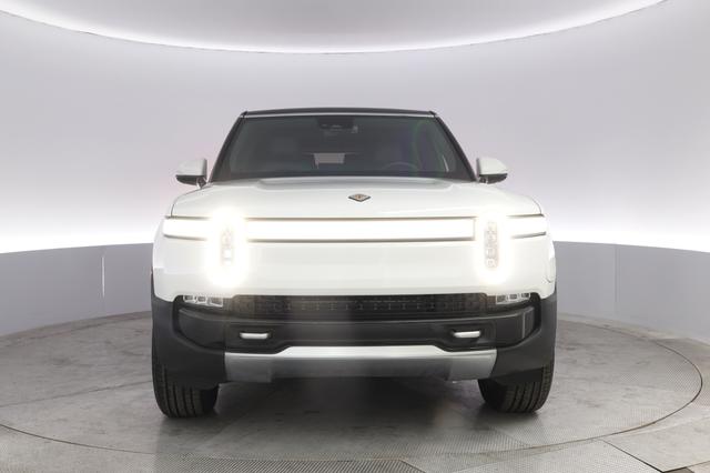 2023 Rivian R1S — photo 9 of 24
