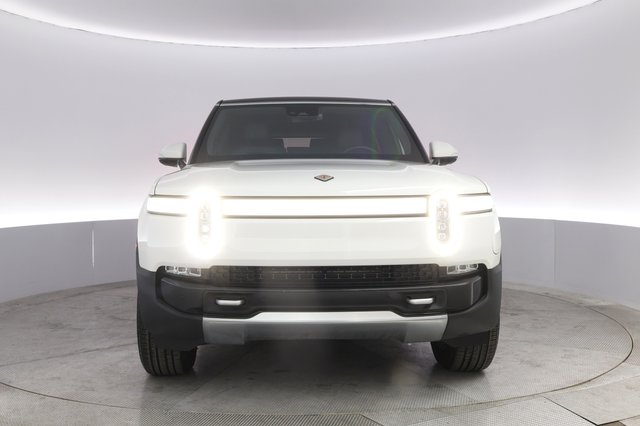 2023 Rivian R1S — photo 9 of 24