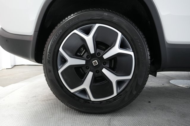 2023 Rivian R1S — photo 16 of 24