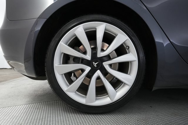 2019 Tesla Model 3 — photo 17 of 24
