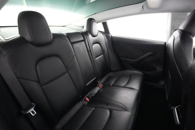 2019 Tesla Model 3 — photo 4 of 24