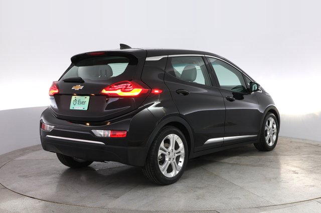 2021 Chevrolet Bolt EV — photo 2 of 20