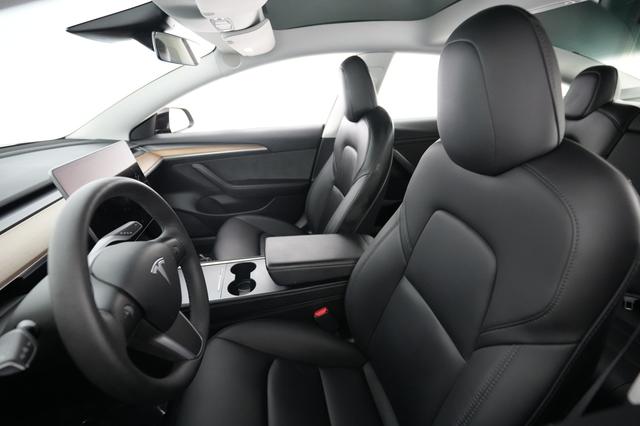 2022 Tesla Model 3 — photo 3 of 22
