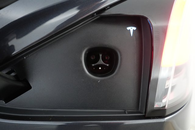 2023 Tesla Model X — photo 8 of 30