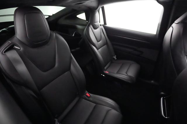 2023 Tesla Model X — photo 4 of 30
