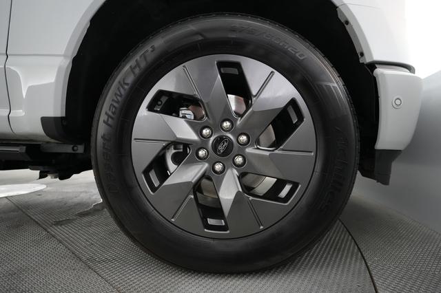 2023 Ford F-150 Lightning — photo 9 of 15
