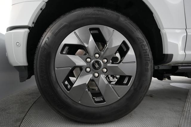 2023 Ford F-150 Lightning — photo 7 of 15