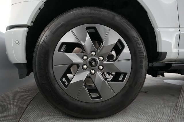 2023 Ford F-150 Lightning — photo 7 of 15