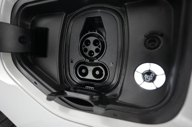 2023 Ford F-150 Lightning — photo 8 of 15