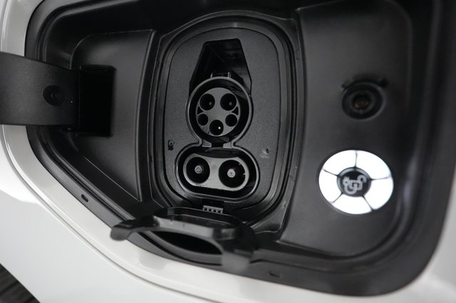 2023 Ford F-150 Lightning — photo 8 of 15