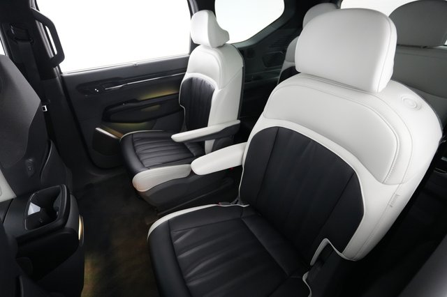 2024 Kia EV9 — photo 19 of 23