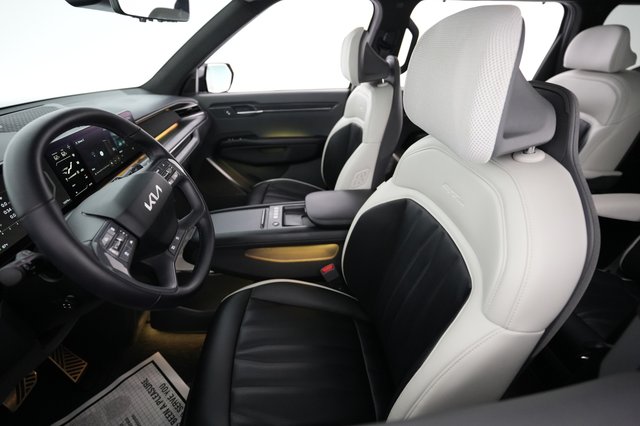 2024 Kia EV9 — photo 3 of 23