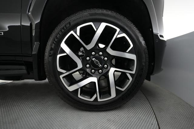 2024 Chevrolet Silverado EV — photo 10 of 16