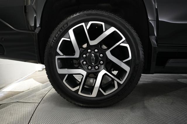 2024 Chevrolet Silverado EV — photo 9 of 16