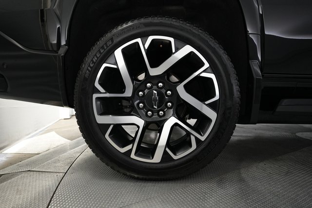 2024 Chevrolet Silverado EV — photo 9 of 16