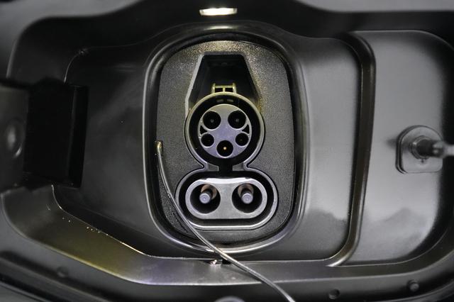 2024 Chevrolet Equinox EV — photo 8 of 18