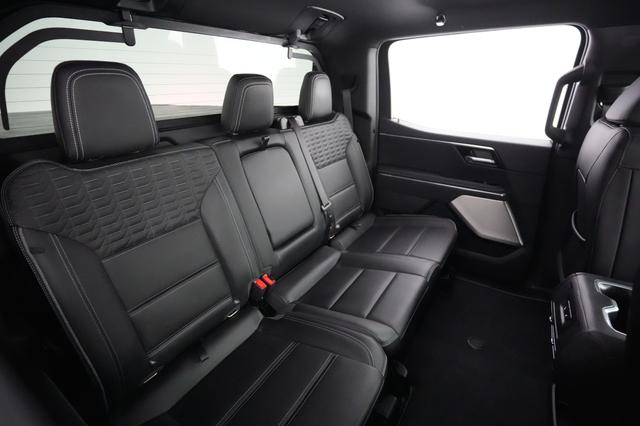2024 GMC Sierra EV — photo 4 of 15