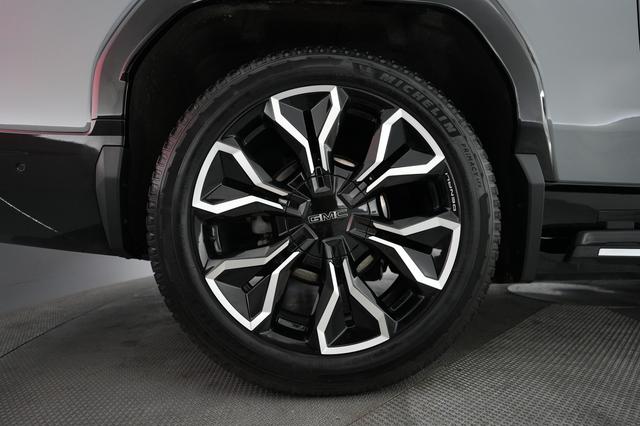 2024 GMC Sierra EV — photo 10 of 15