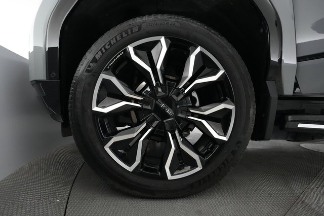 2024 GMC Sierra EV — photo 7 of 15