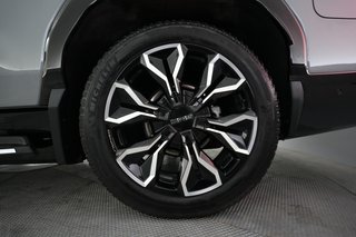 2024 GMC Sierra EV — photo 11 of 15