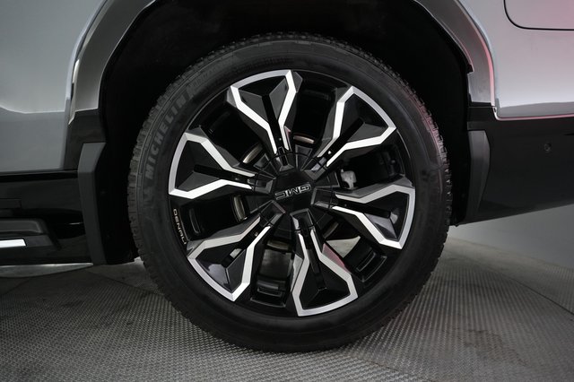 2024 GMC Sierra EV — photo 11 of 15