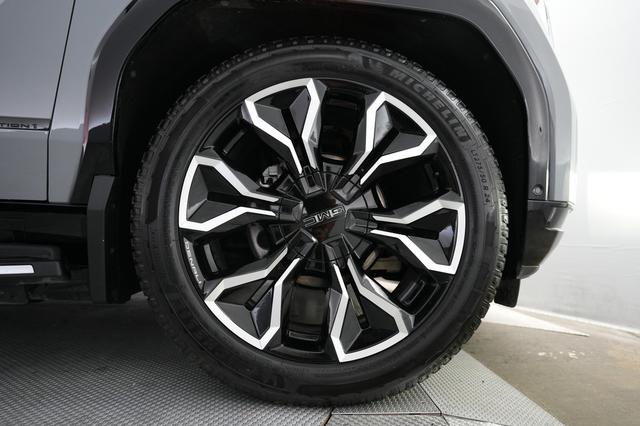 2024 GMC Sierra EV — photo 9 of 15