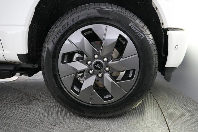 2022 Ford F-150 Lightning — photo 7 of 16
