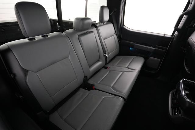2022 Ford F-150 Lightning — photo 4 of 16
