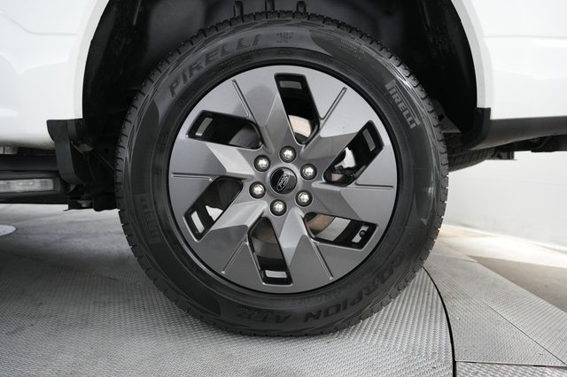 2022 Ford F-150 Lightning — photo 9 of 16