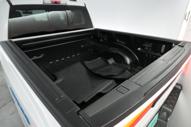 2022 Ford F-150 Lightning — photo 6 of 16