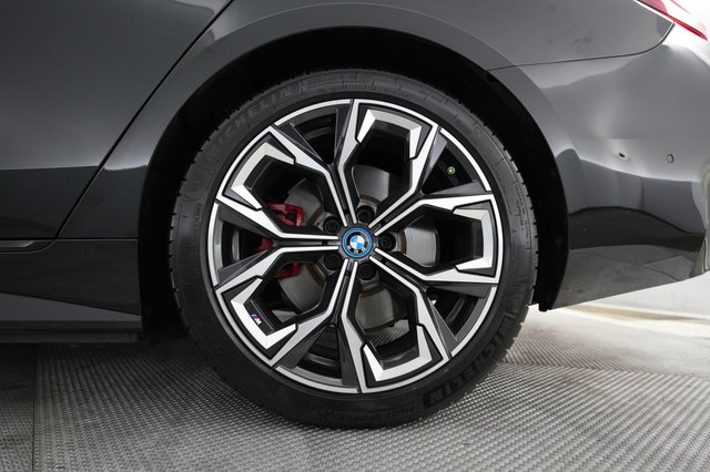2023 BMW i4 — photo 15 of 20