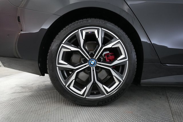 2023 BMW i4 — photo 17 of 20