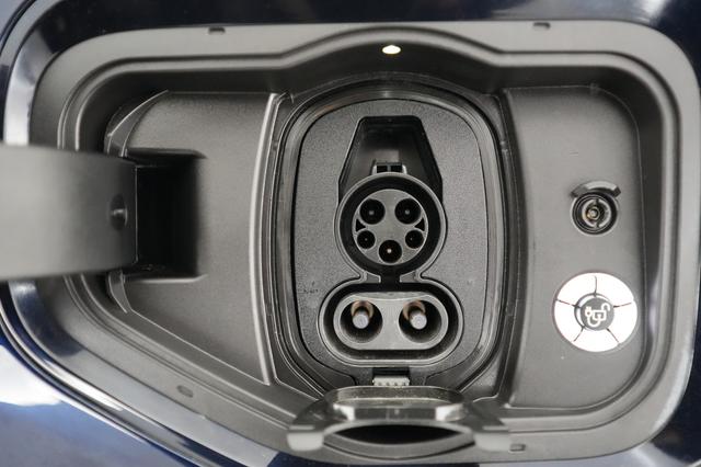 2023 Ford F-150 Lightning — photo 8 of 16