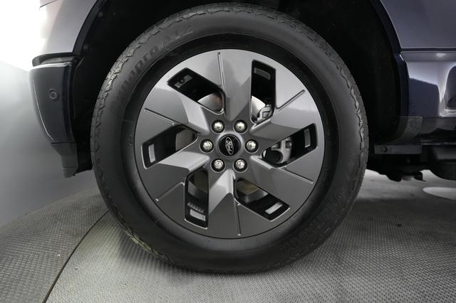 2023 Ford F-150 Lightning — photo 7 of 16