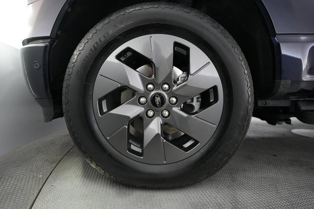 2023 Ford F-150 Lightning — photo 7 of 16