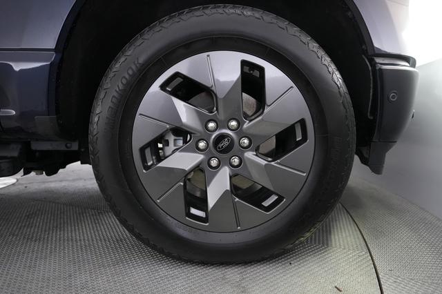 2023 Ford F-150 Lightning — photo 9 of 16