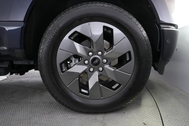 2023 Ford F-150 Lightning — photo 9 of 16