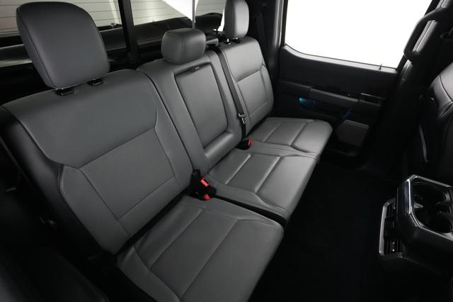 2023 Ford F-150 Lightning — photo 4 of 16
