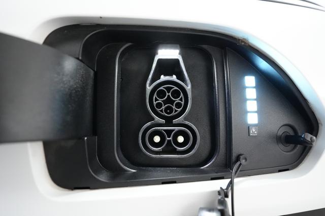 2024 Hyundai Kona Electric — photo 8 of 21
